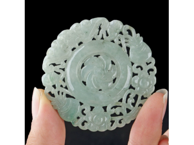 天然翡翠吊坠双面镂空雕刻挂坠-繁花似锦镂空牌图1