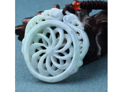 天然翡翠吊坠双面镂空雕刻挂坠-双龙护主时来运转图1