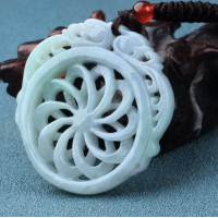 天然翡翠吊坠双面镂空雕刻挂坠-双龙护主时来运转