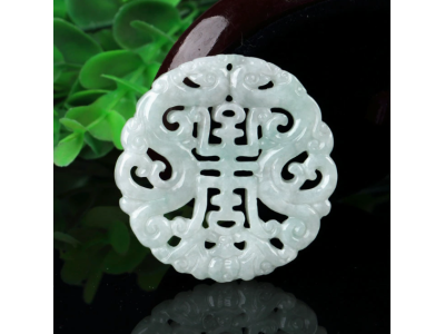 天然翡翠吊坠双面镂空雕刻挂坠-双龙捧寿镂空牌图1