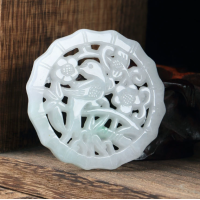 天然翡翠吊坠双面镂空雕刻挂坠-镂空喜鹊闹梅