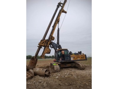 济南旋挖钻机对外出租图1